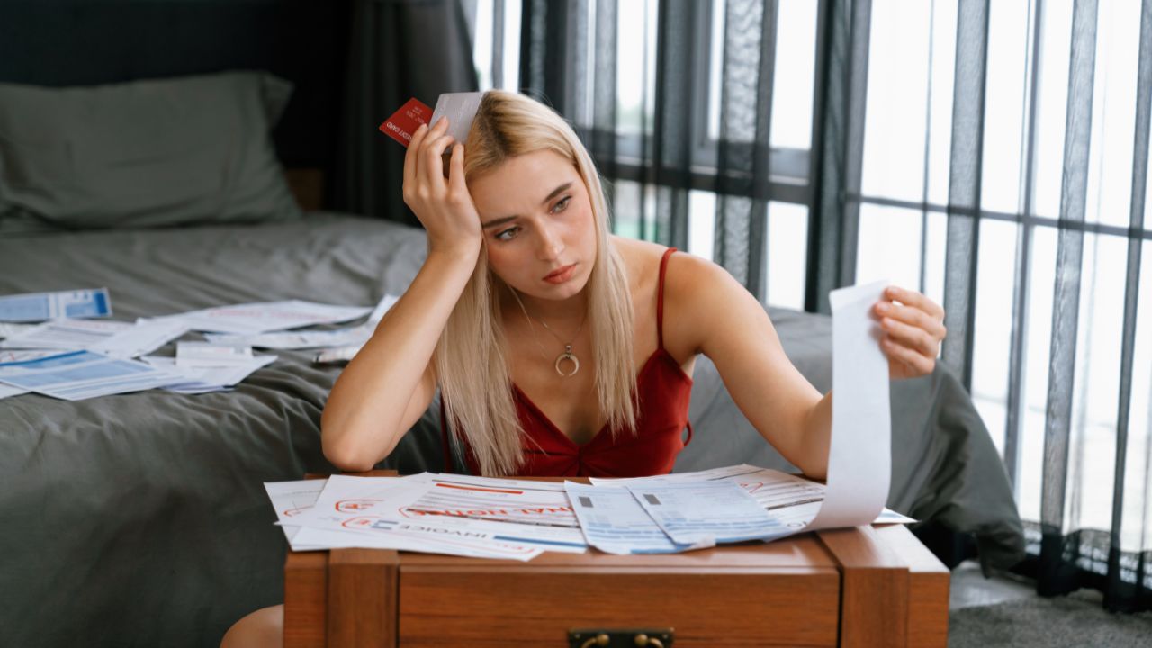 Saia do vermelho: veja como organizar suas dívidas ainda hoje