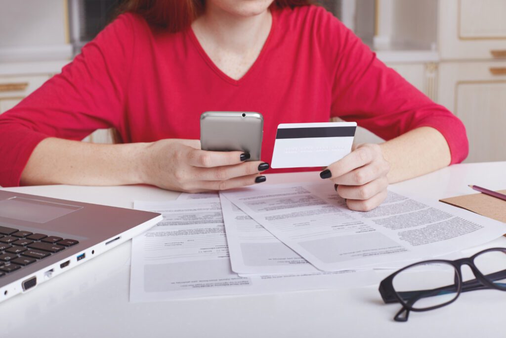 4 dicas para controlar as faturas do cartão de crédito e economizar!