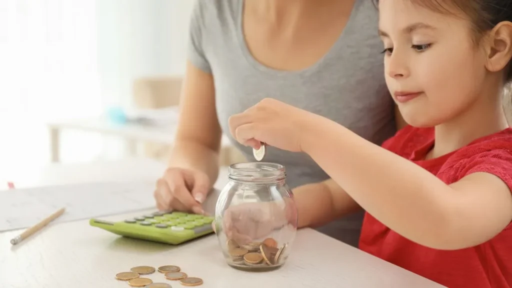 Educação financeira: importância do contato das crianças com o dinheiro físico