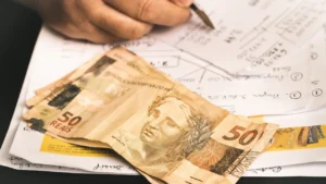 Especialista explica como negociar dívidas com inteligência e conseguir descontos que facilitem o pagamento das contas