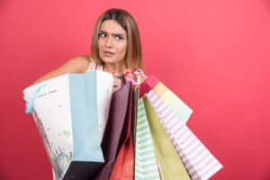 4 gatilhos mentais de compra que te fazem gastar sem perceber