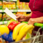 Como fazer compras no mercado sem sair do orçamento? Veja 4 dicas!