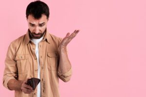 Erros que te fazem perder dinheiro sem perceber: 4 hábitos para se atentar