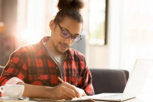 Vai morar sozinho para estudar? O que não te contam sobre custos invisíveis
