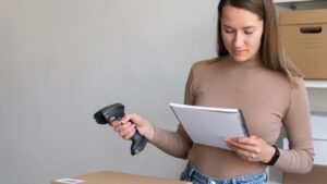 Qual a diferença entre custo direto e indireto? Saiba como isso impacta seu preço