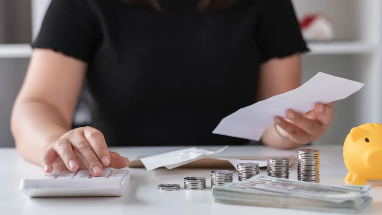 Como economizar dinheiro para começar a investir? Veja 10 dicas!