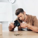 4 gastos que parecem urgentes, mas não são (e como repensá-los)