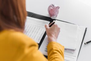 Como organizar contas a pagar e a receber? Veja 3 dicas simples
